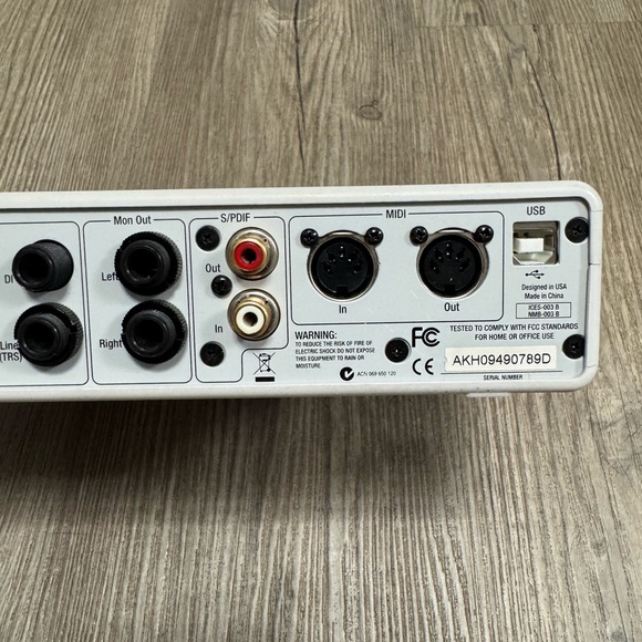 DigiDesign MBox 2 USB Audio Interface (Read) - Picture 10 of 12